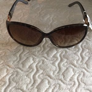 New Tahari Tortoise & Gold Sunglasses